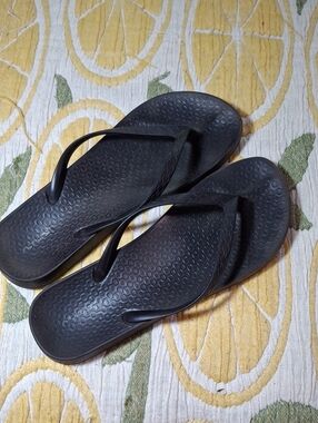 Black Women's Flip-Flop Sandals - Comfortable Everyday Thong